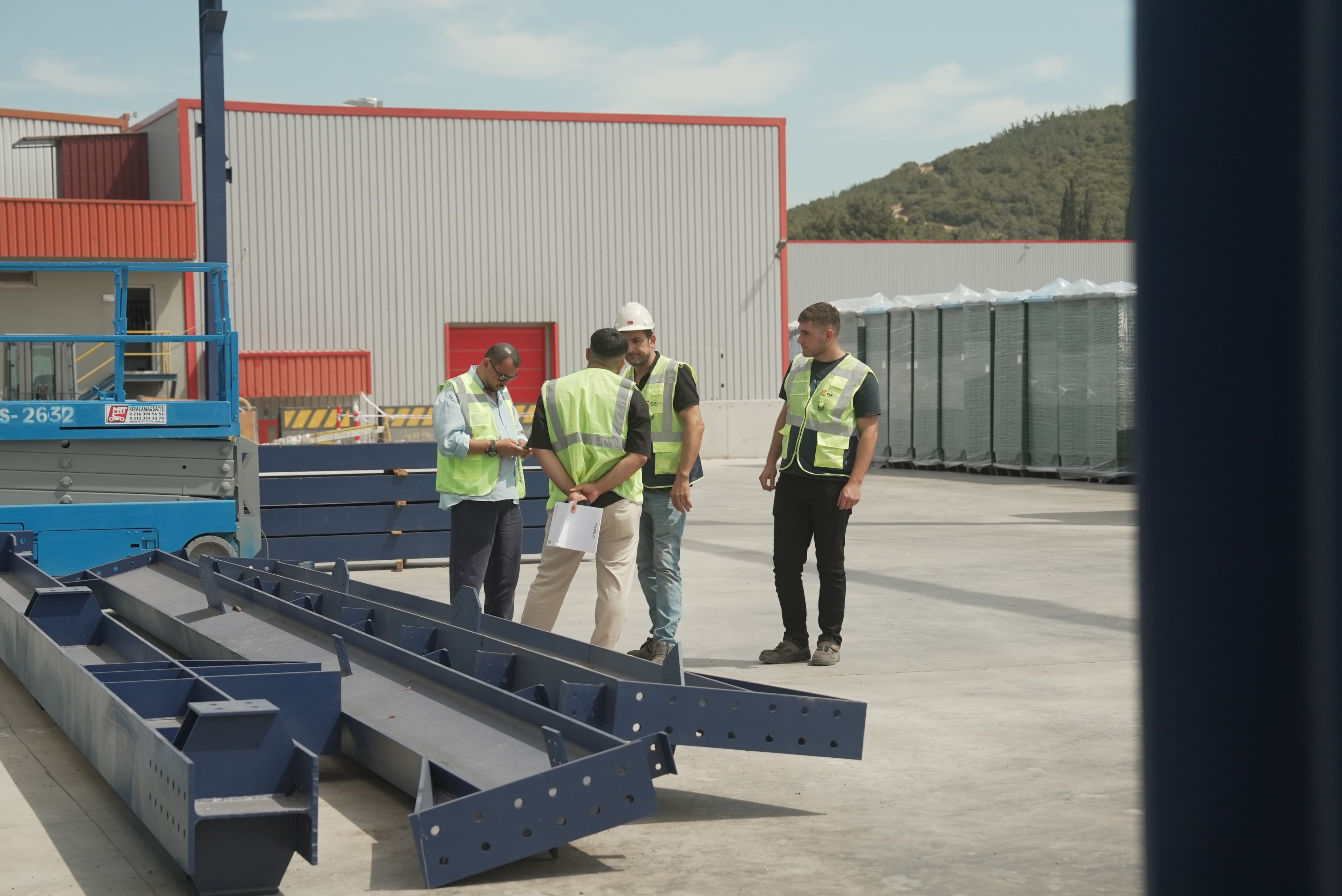 Güvenlik standartlarını uygulayan CLK Çelik Konstrüksiyon - Türkiye'nin en güvenli çelik yapı firması